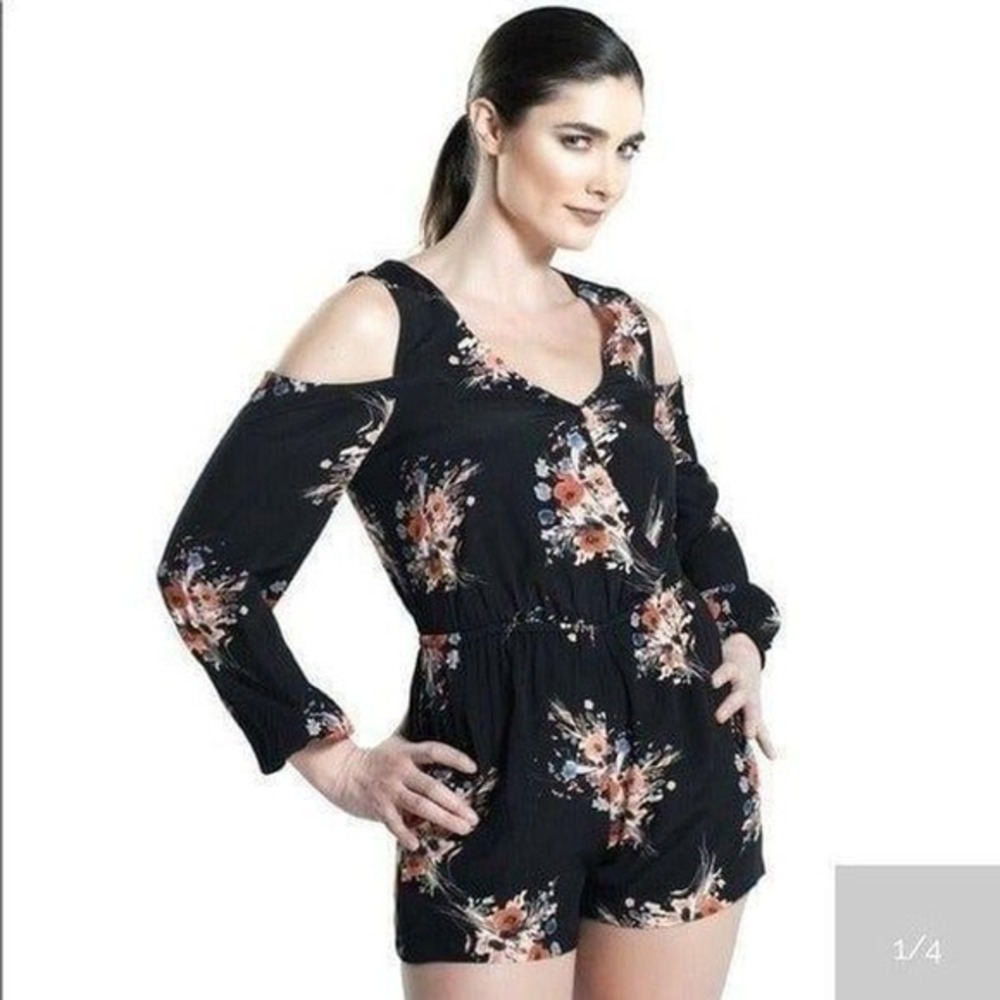 Willow and Clay Romper Women XS Floral Print New With Tags Cold Shoulder Black